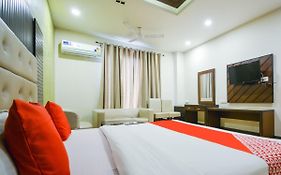 Oyo 68345 Prakash Hotel